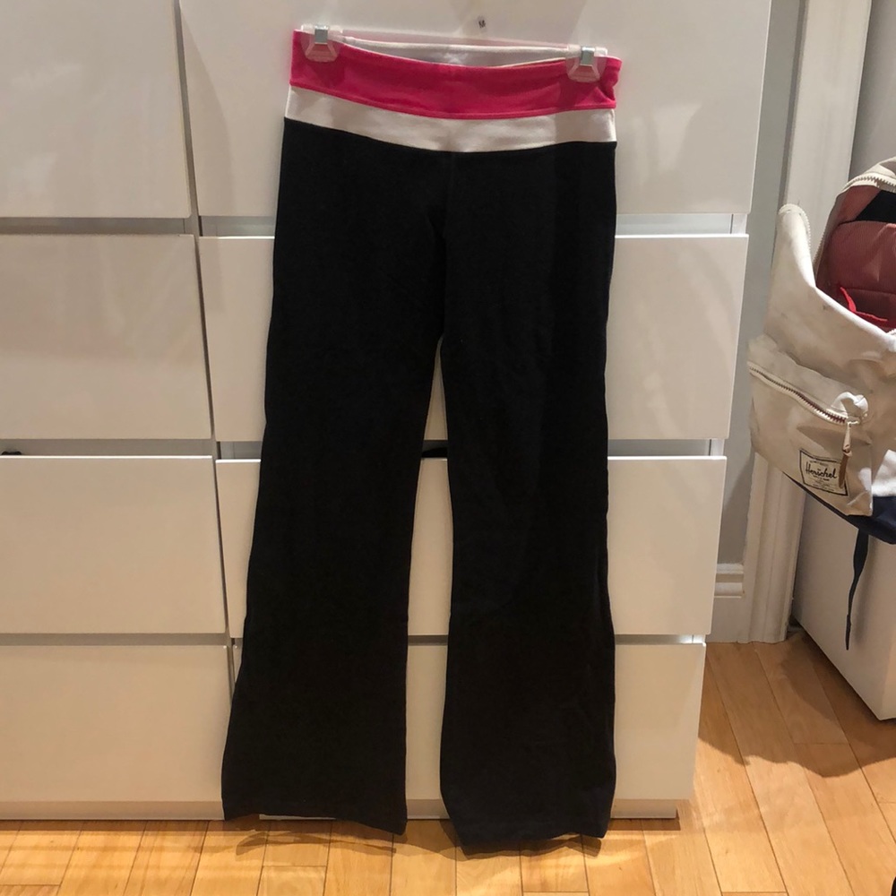 Lululemon ‘Groove’ yoga pants